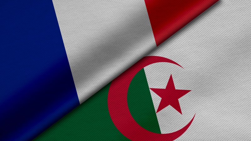 Algerische und Französische Flagge
