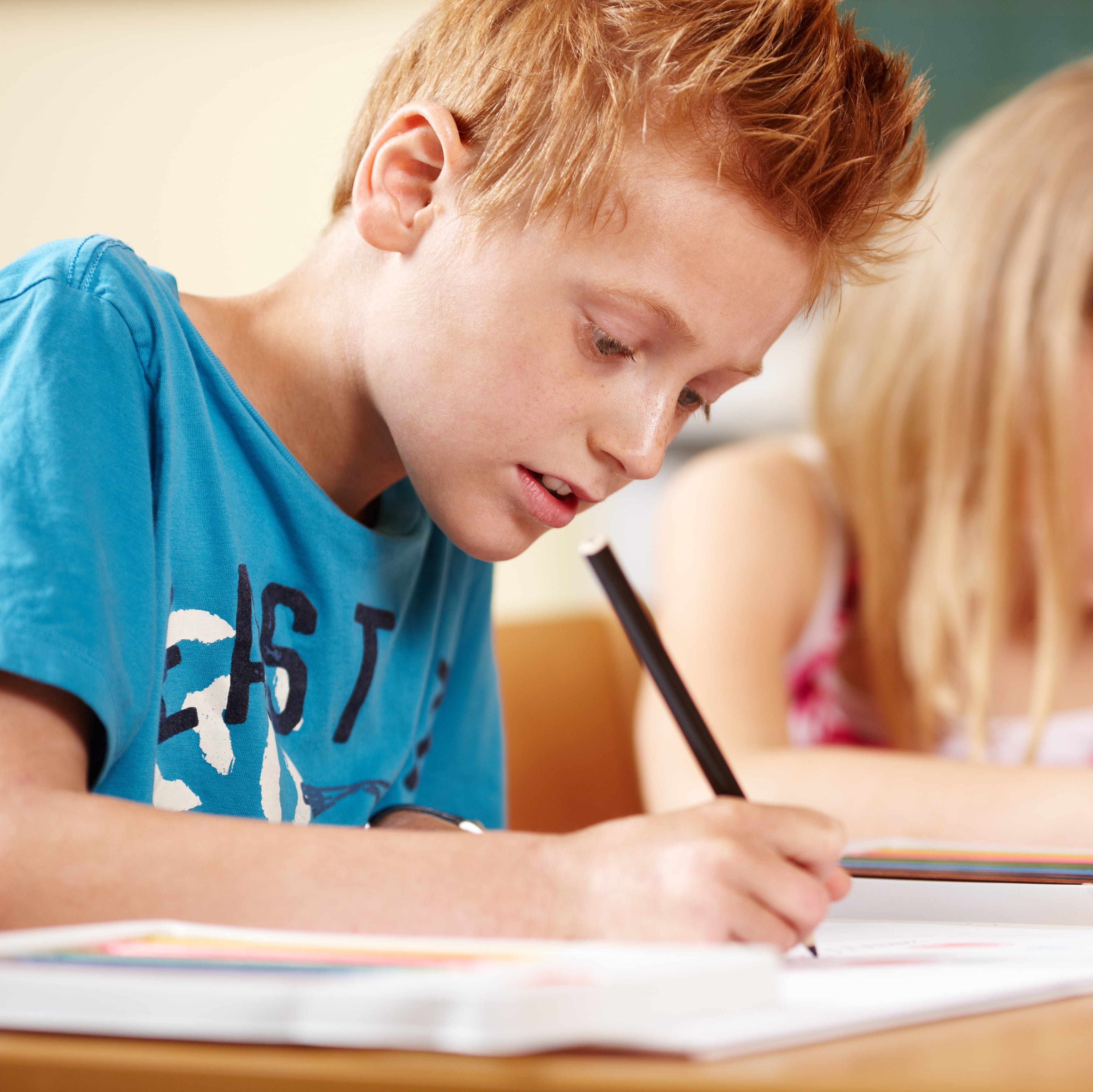 Unterrichtseinheit zum Thema Personenbeschreibung Schülerinnen und Schüler schreiben