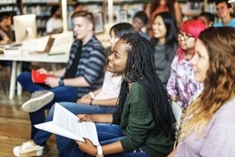 Europa im Unterricht diskutieren | Team EUROPE DIRECT buchen Jugendliche diskutieren im Unterricht
