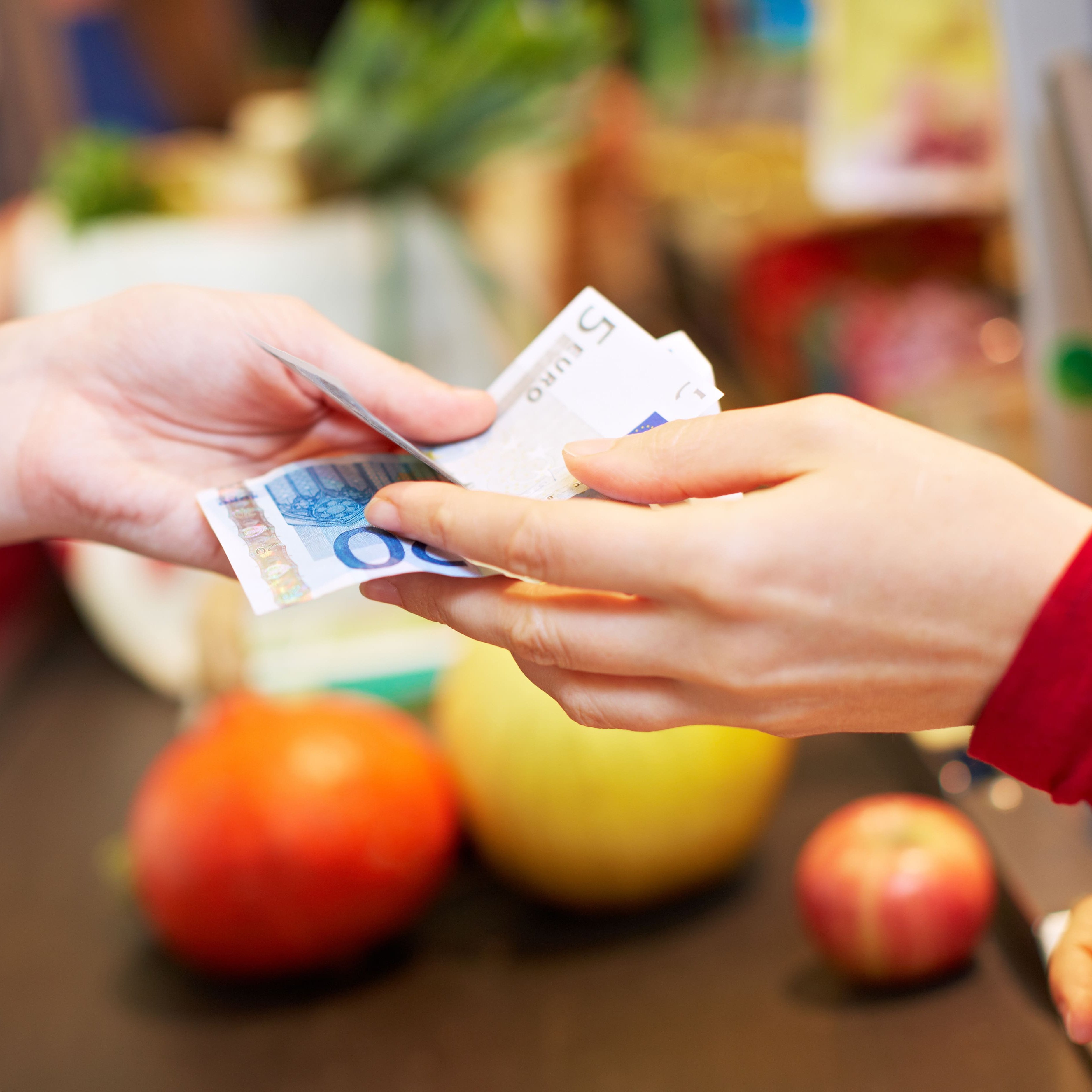 Unterrichtseinheit zum Thema Geldrechnen beim Einkauf Einkaufen mit Bargeld im Supermarkt