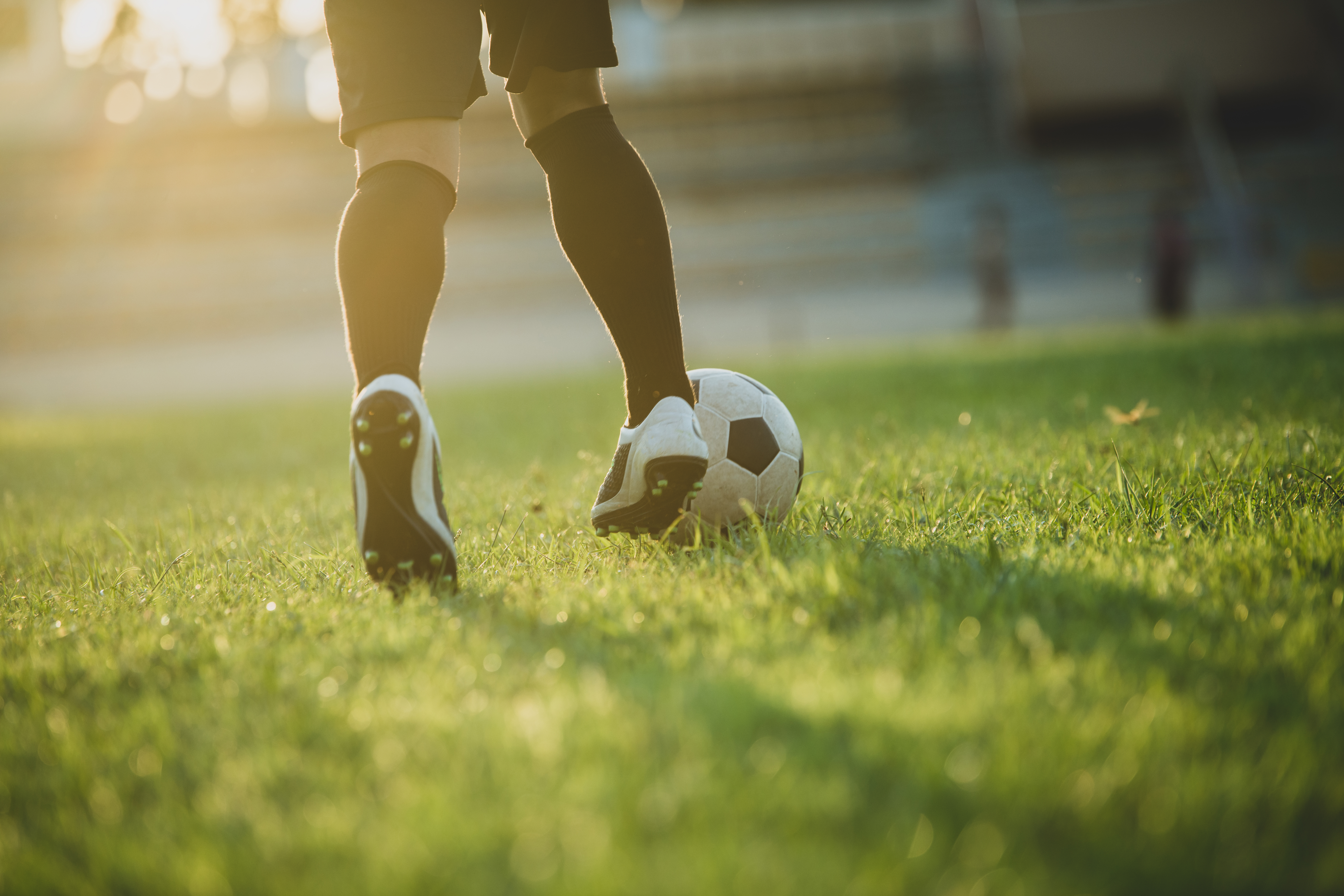 Fussballspieler auf dem Rasen 